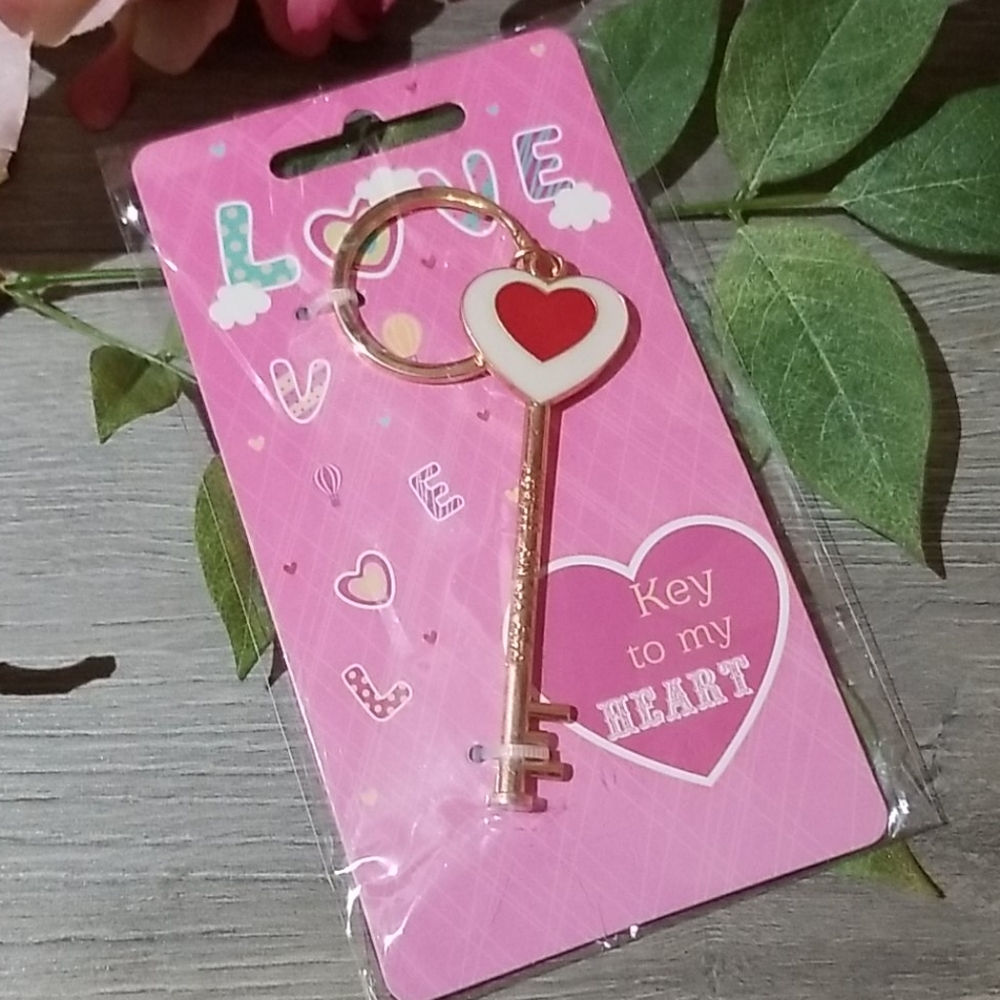 Heart 'KEY' Key Chain - Picture 3 of 6